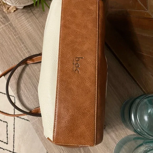 BOC White pebbled leather accented with light brown leather - Picture 11 of 13